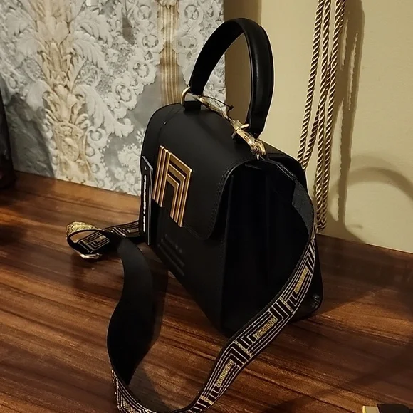 Karl Lagerfeld Purse, Medium size, Black with gold hardware - Picture 3 of 5